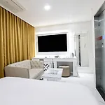 Star Light Hotel